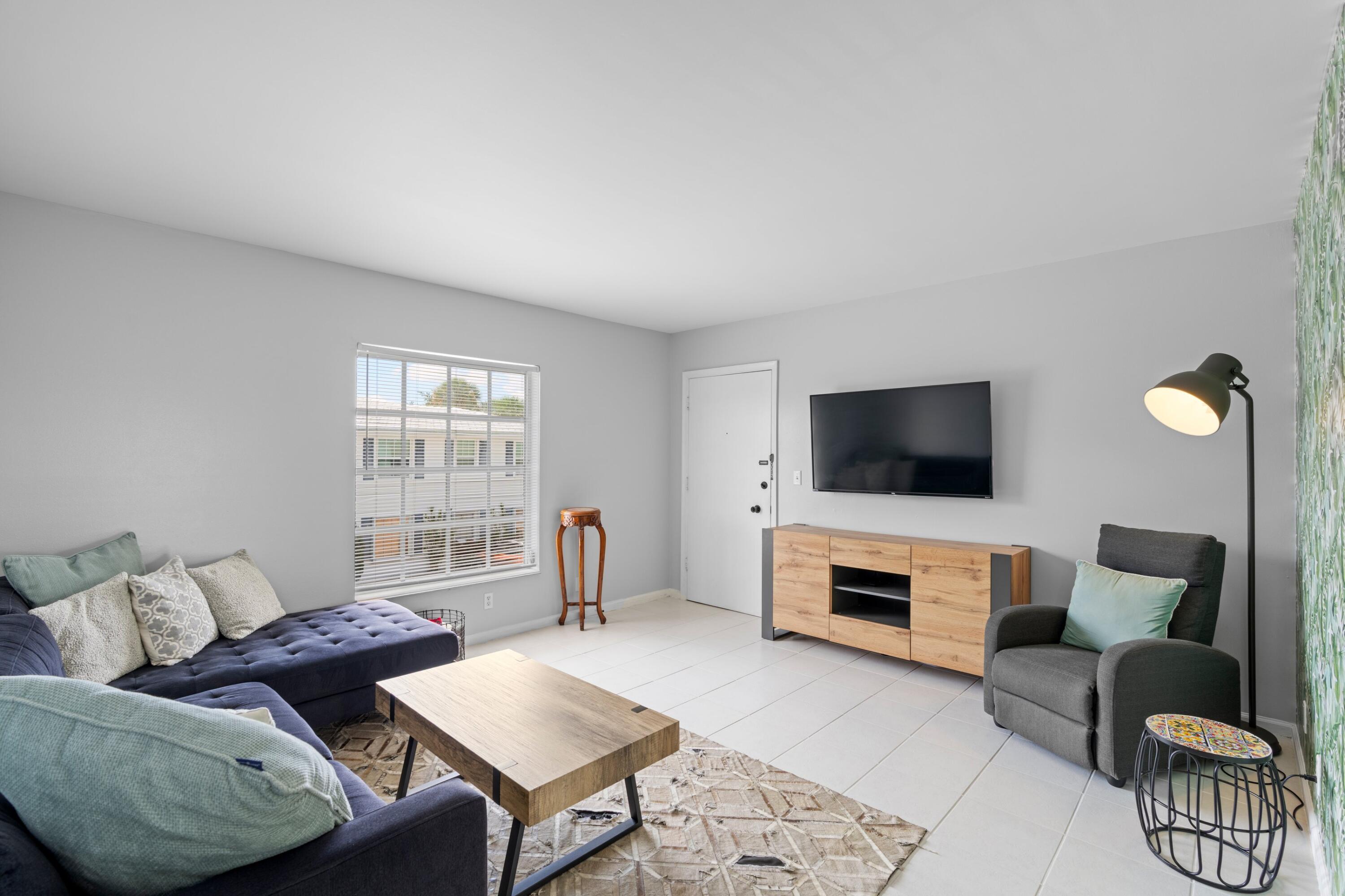 2221 NE 68th Street 922