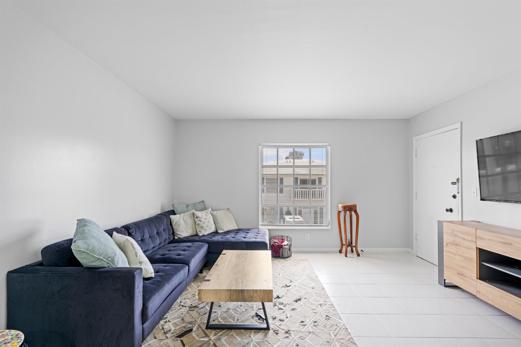 2221 NE 68th Street 922