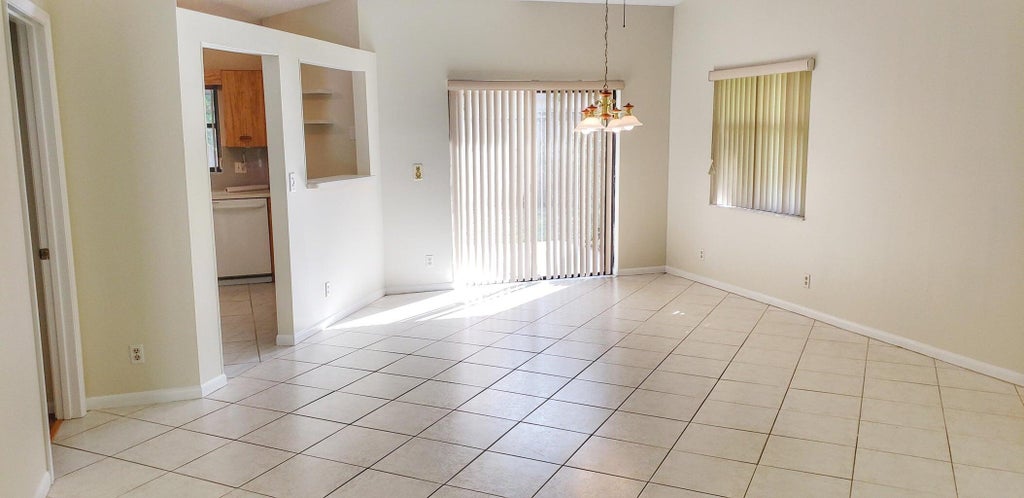 Photo of 7 Whitehall Way, Boynton Beach, FL 33436 (MLS # B26081960)