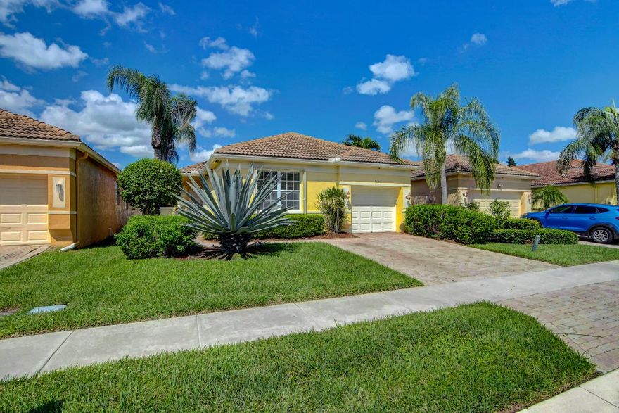 ENTER THIS RARELY AVAILABLE ROYALE HOME WITH SOME CUSTOM FEATURES.ENTERTAINMENT SIZE LIVING AND DINING ROOM FIT FOR CASUAL DINING OR PARTIES. DEN OR OFFICE PLUS SECOND BEDROOM AND BATH.LARGE FAMILY ROOM WITH FRENCH DOORS LEADING TO OVERSIZED PATIO AND OPEN TO KITCHEN WITH AMPLE CABINETS AND STORAGE.
MAIN BEDROOM WITH FRENCH DOOR LEADING TO PATIO.ENSUITE BATHROOM WITH SEPARATE SHOWER AND SOAKING TUB,TWO VANITIES .
WARM AND WELCOMING 55+ COMMUNITY WITH 24 HOUR GUARD AND GATE.CLOSE TO VIBRANT DOWNTOWN DELRAY BEACH.VIZCAYA HAS UPDATED CLUBHOUSE,THEATER,,TENNIS,BOCCE,GYM,CARD ROOMS,COMMUNITY ROOM AND OLYMPIC SIZE POOL. MANY ACTIVITES TO ENGAGE IN.
GRACIOUS FLORIDA LIVING AT ITS FINEST.