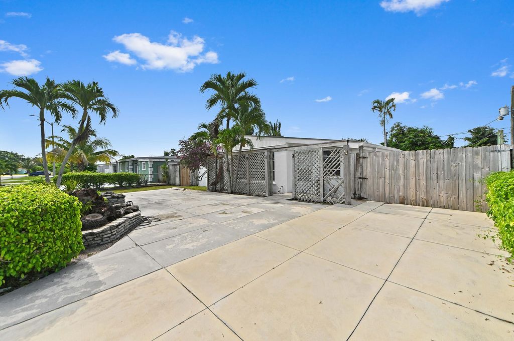 Photo of 3892 Nowata Road, Lake Worth, FL 33462 (MLS # B26042857)