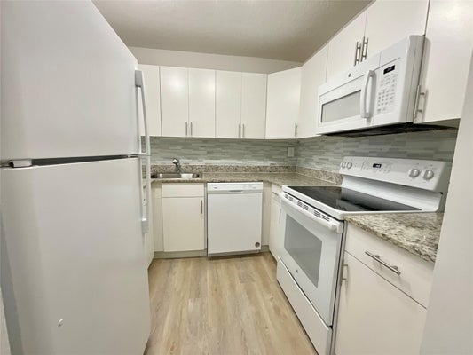 9517 FONTAINEBLEAU BLVD # 561-412, MIAMI, FL 33172 - Image 4e43de95e59a6de804c84df1704be202/224950519