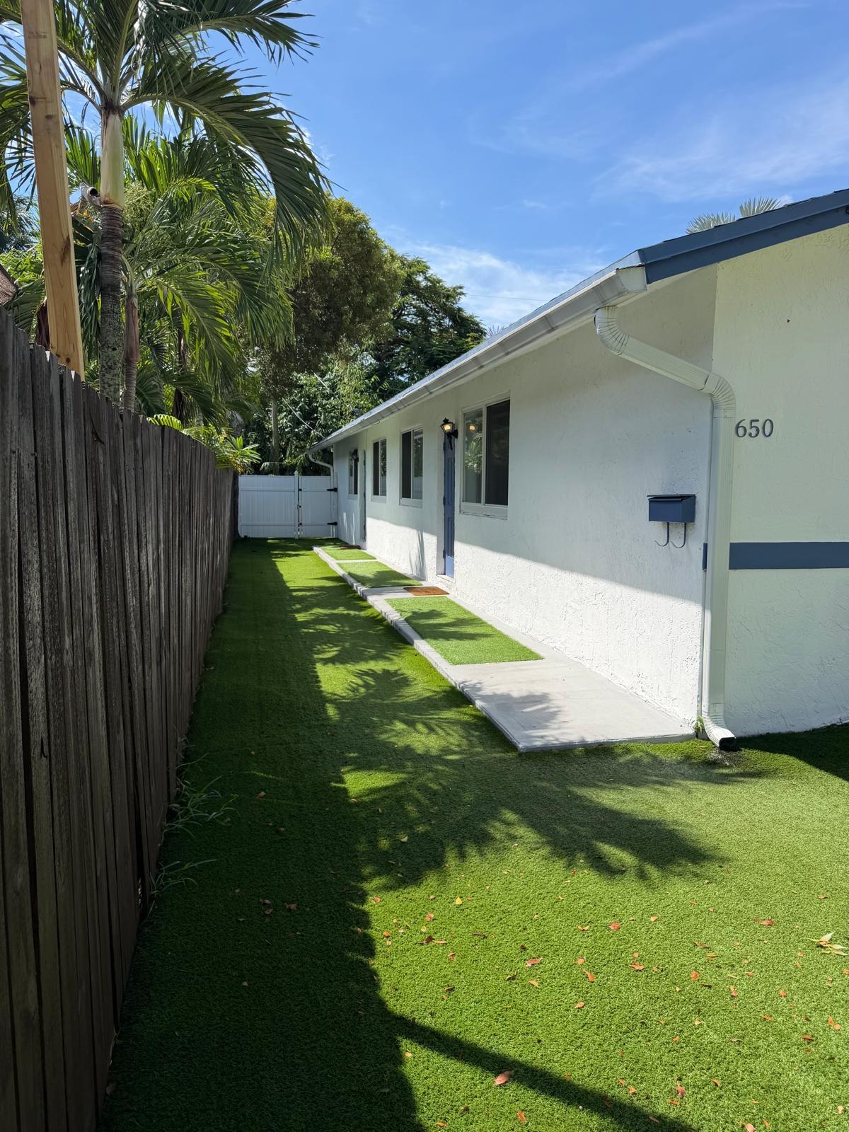 650 NE 15TH Street A - B
