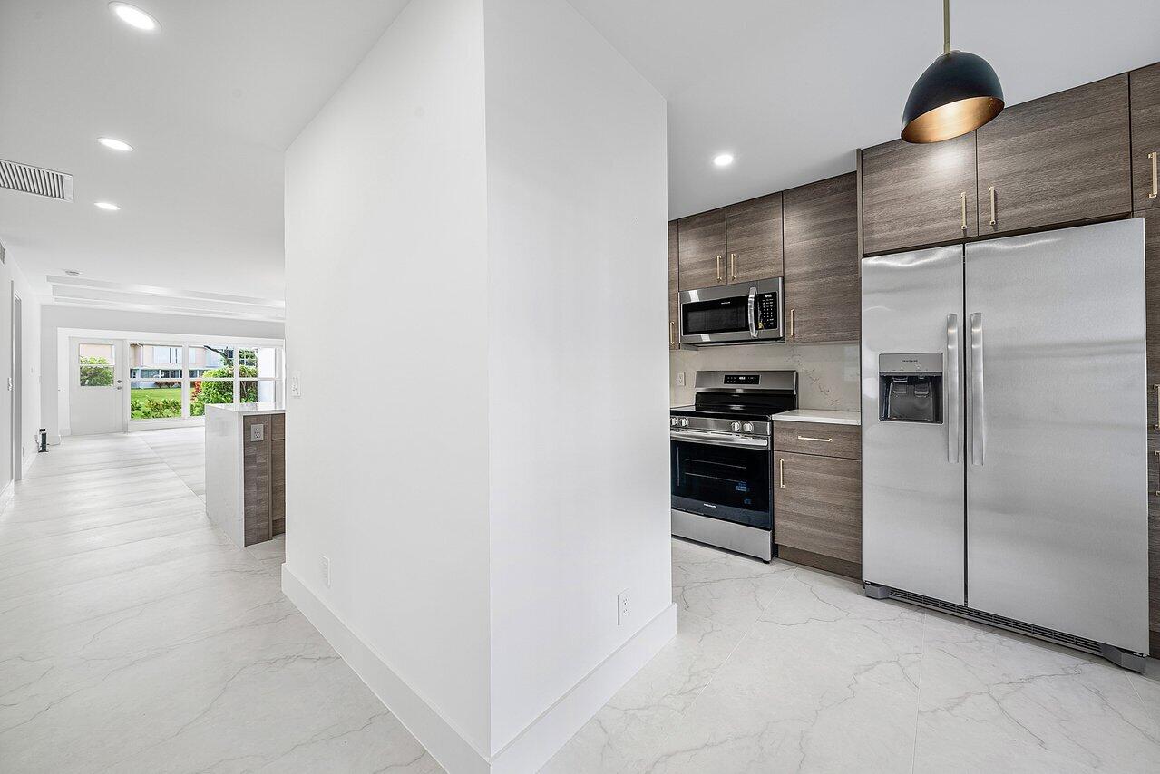 1541 NW 20th Avenue 101