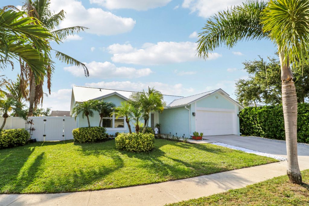 Photo of 171 Greentree Circle, Jupiter, FL 33458 (MLS # B26028268)