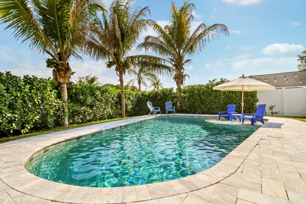 Photo of 171 Greentree Circle, Jupiter, FL 33458 (MLS # B26028268)