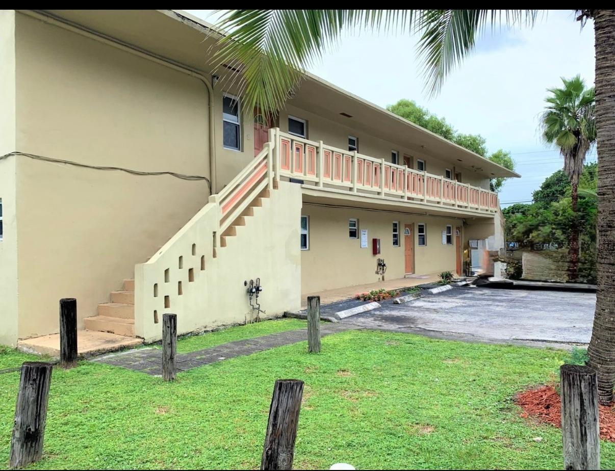 Welcome to this lovely 1 bedroom, 1 bathroom apartment located in Fort Lauderdale, Florida. This cozy and inviting apartment is perfect for those who want to experience the relaxed coastal lifestyle of one of South Florida's most charming city. The kitchen is fully equipped with a refrigerator and stove. Unit has Central AC.