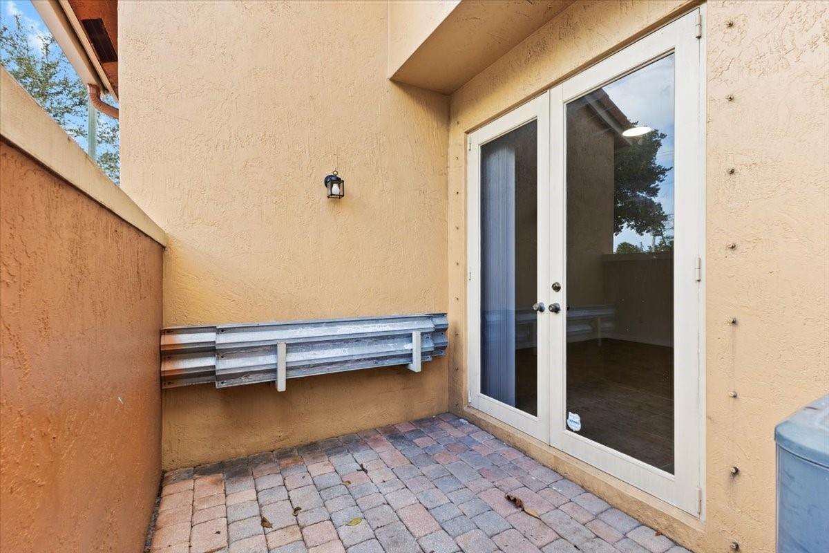 VILLAS AT HARBOR ISLES - Residential Lease