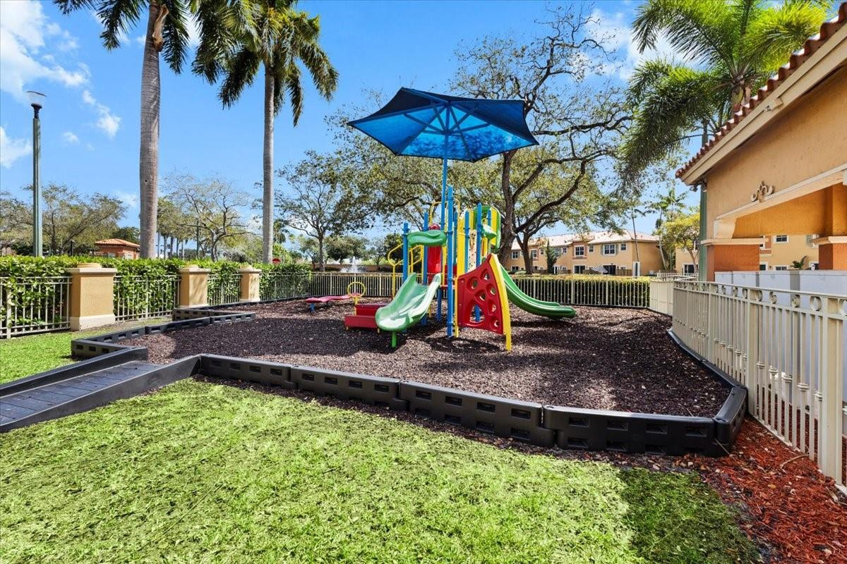 VILLAS AT HARBOR ISLES - Residential Lease