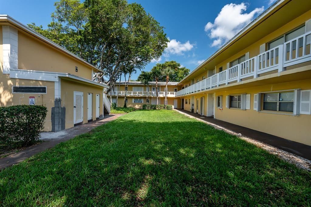 Photo of 610 SE 2nd Avenue #L4, Deerfield Beach, FL 33441 (MLS # F10528133)
