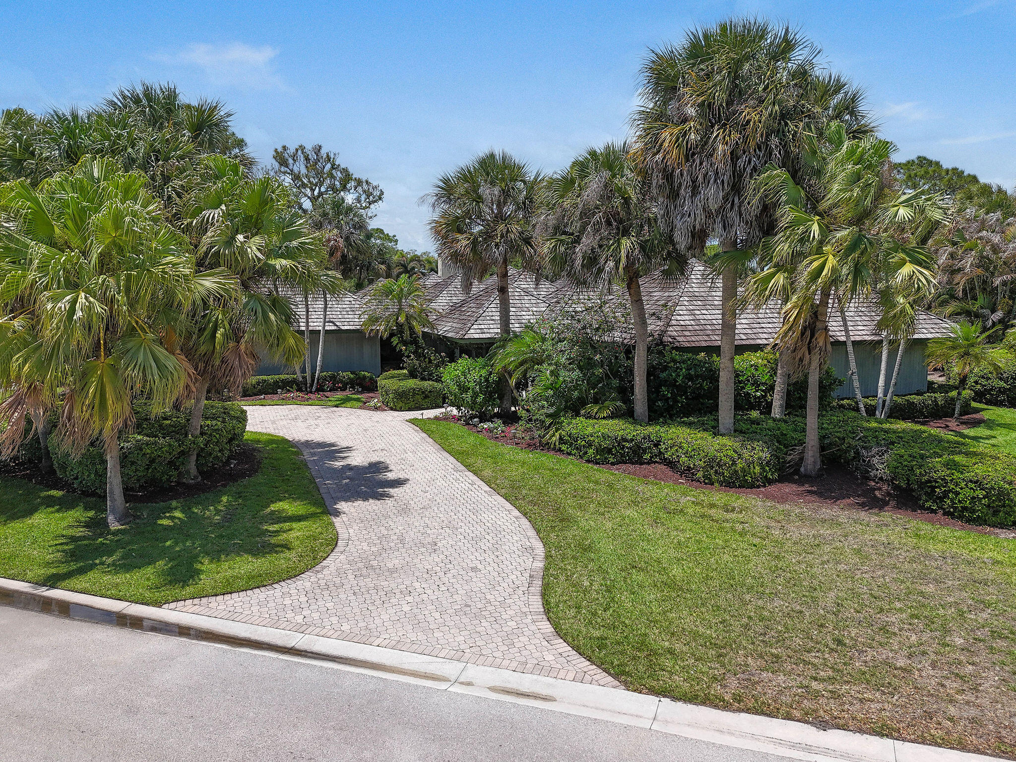 6980 SE Winged Foot Drive