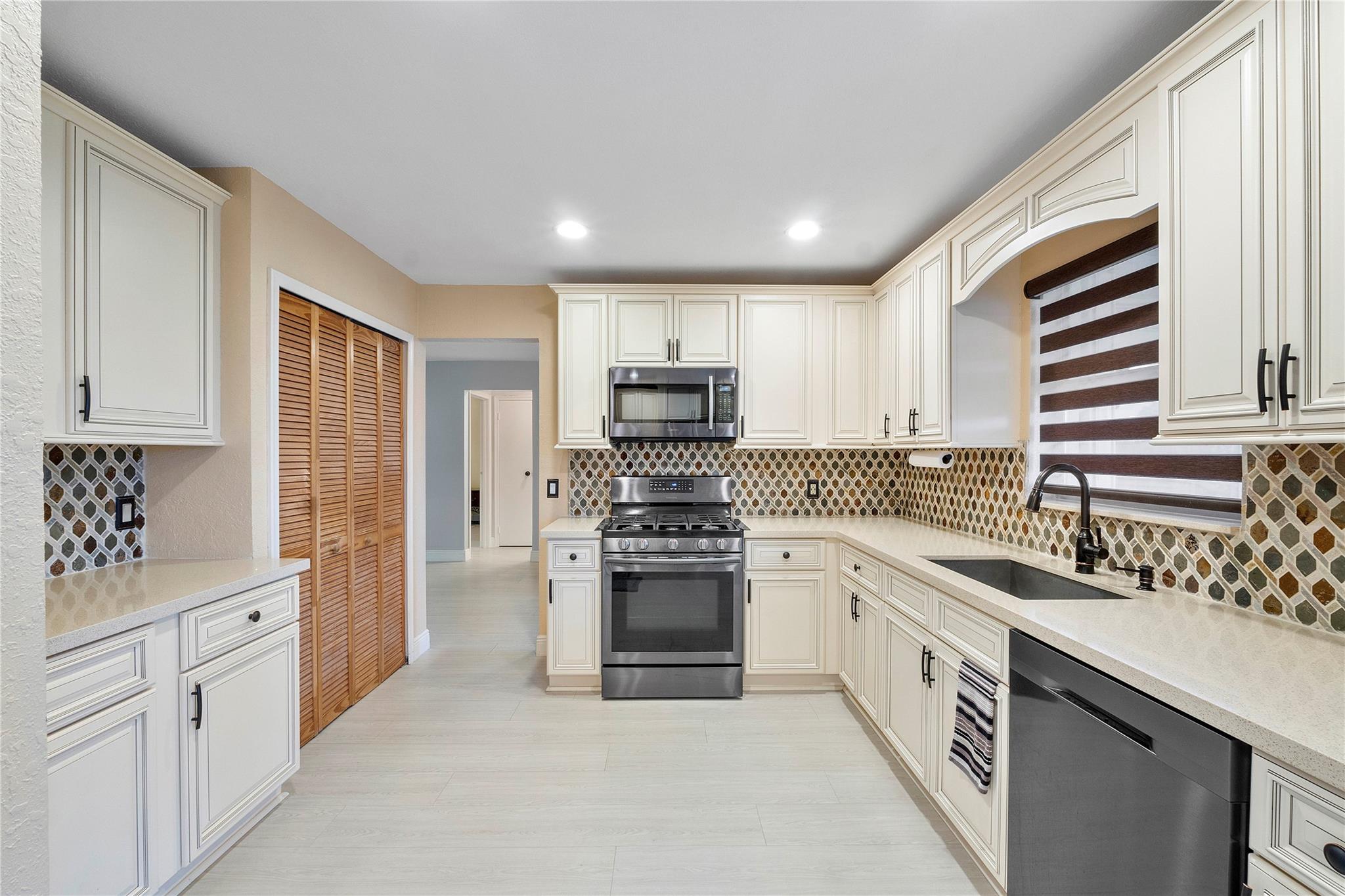 Sunrise Golf Village Sec - Residential