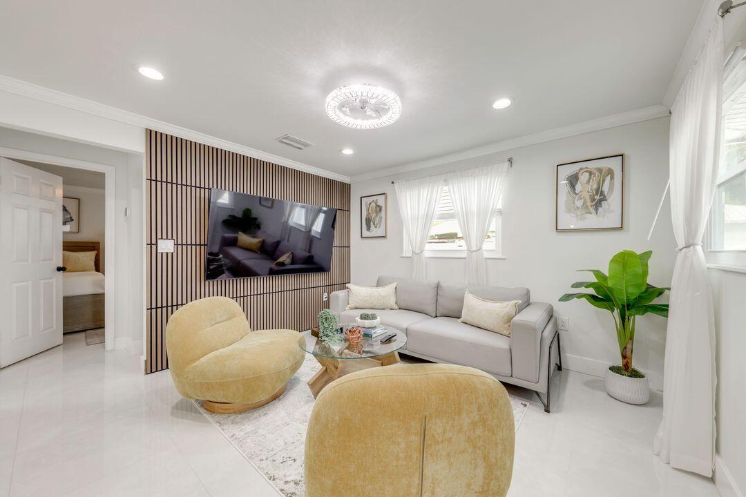 400 SE 7TH Street