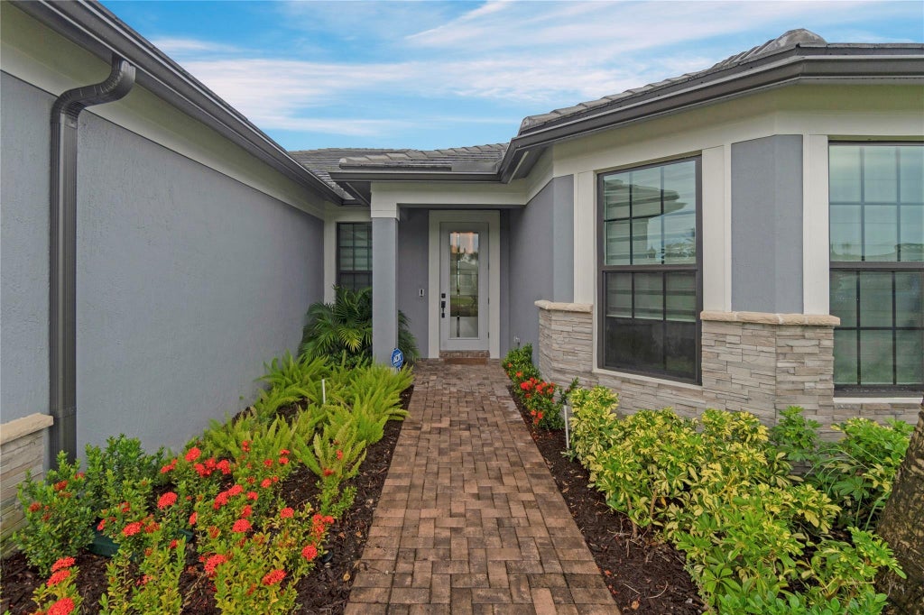 Photo of 4566 Silverwood Lane N, Oakland Park, FL 33309 (MLS # B26082529)