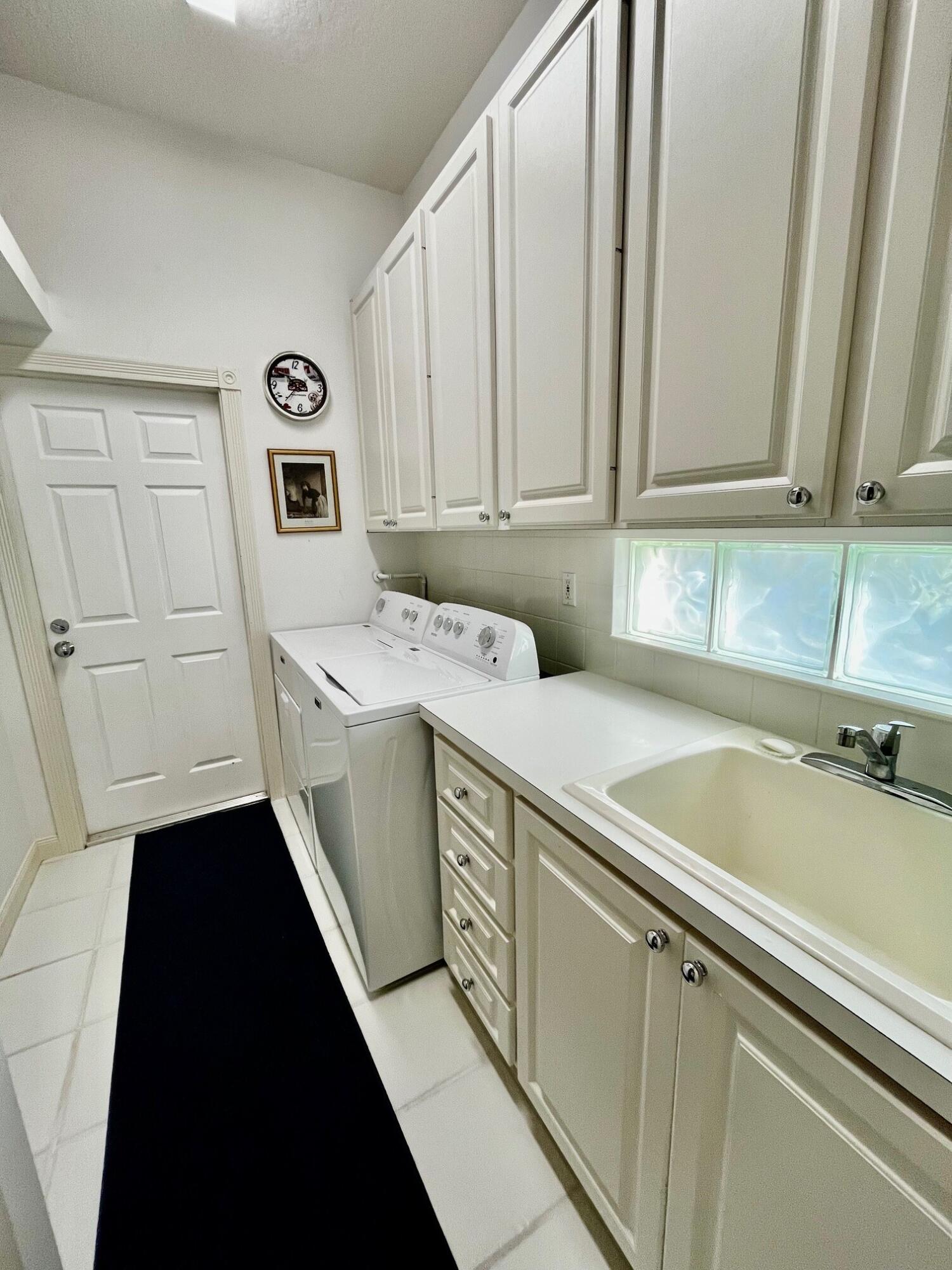 RIVERWALK 3 - Residential