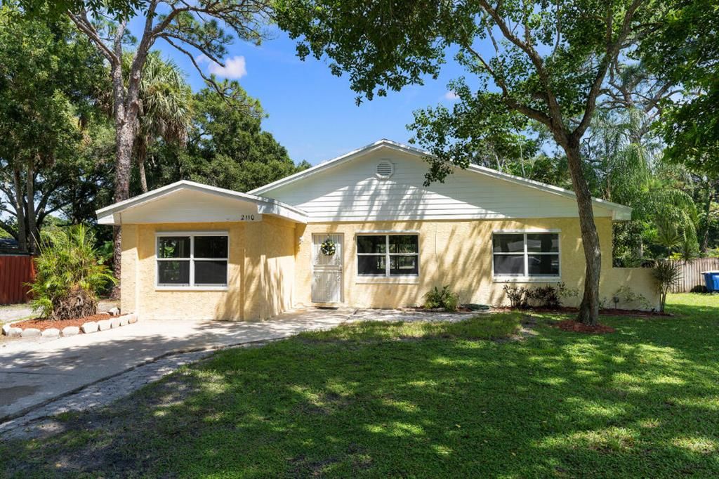 Photo of 2110 S 31st Street, Fort Pierce, FL 34947 (MLS # R10744457)