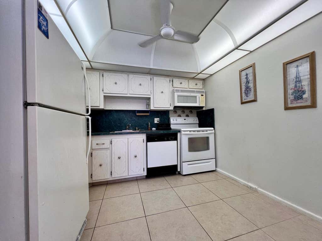 Photo of 213 WELLINGTON L, West Palm Beach, FL 33417 (MLS # B26053596)