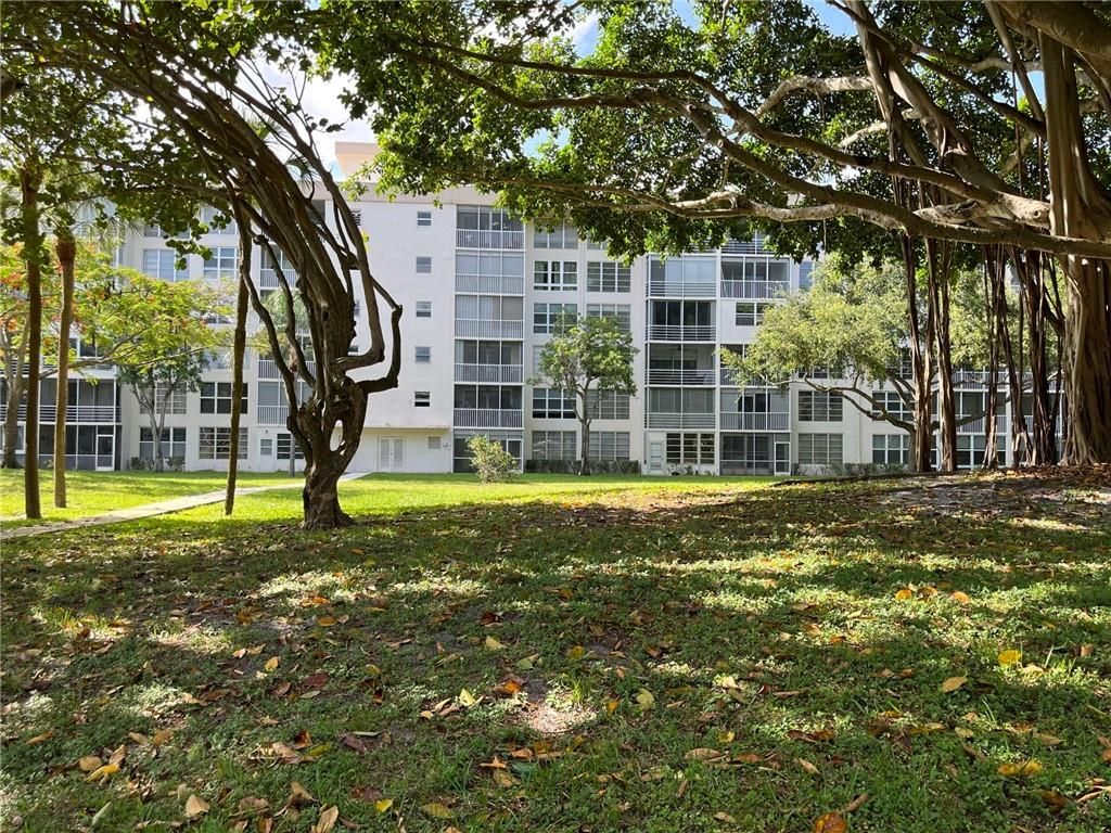 Photo of 2600 S Course Dr #106, Pompano Beach, FL 33069 (MLS # F10336168)