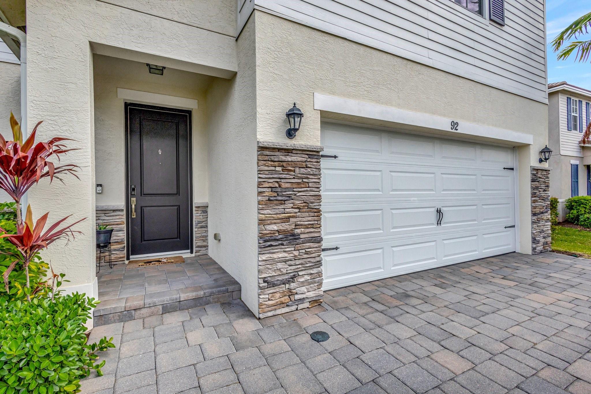 92 Palmetto Ln
