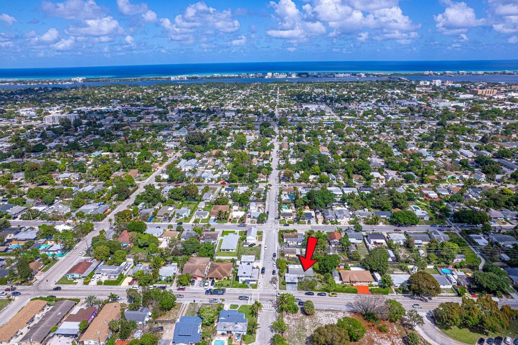 Photo of 528 N A Street, Lake Worth Beach, FL 33460 (MLS # B26013502)