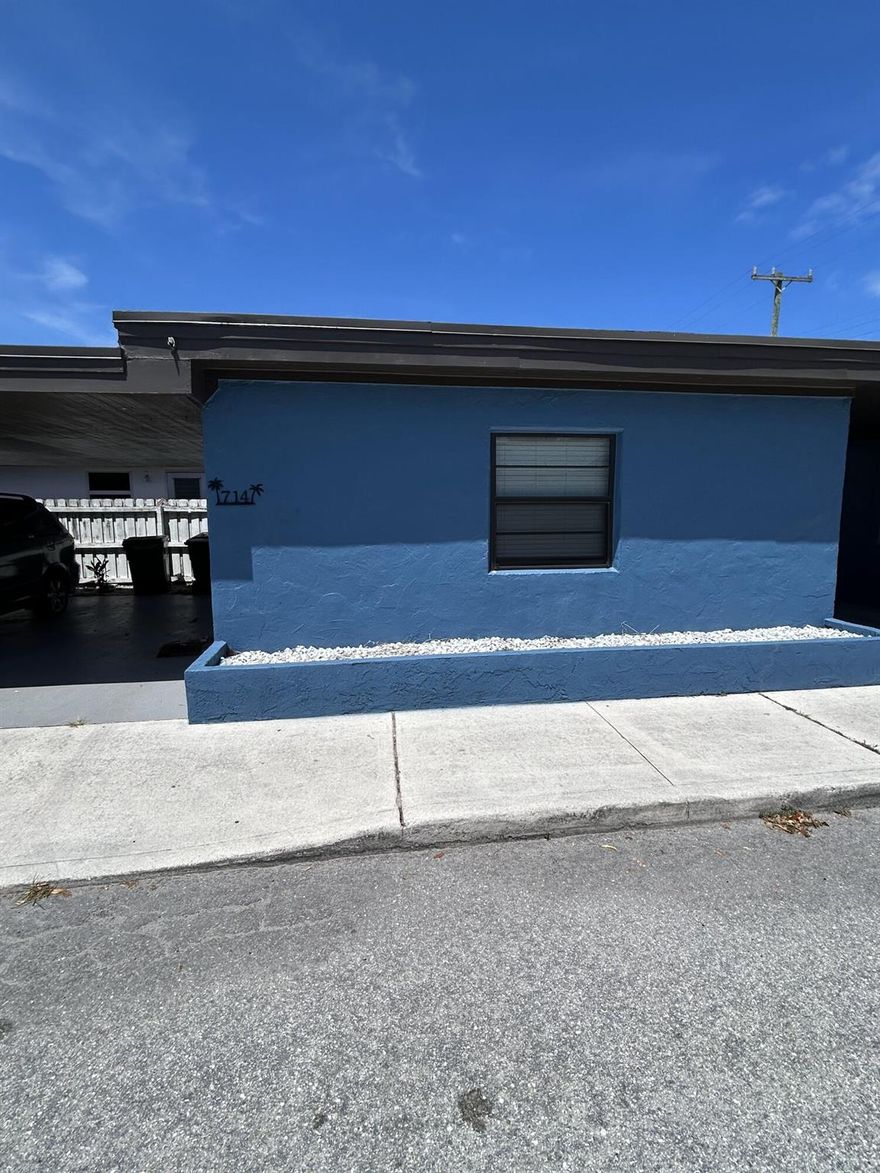 Welcome to this cozy and chic studio apartment located in the heart of Lake Worth Beach, FL! This rental is perfect for those who want to be within walking distance of downtown and all the exciting activities that Lake Worth has to offer. Whether you're looking to explore the local art scene, enjoy the nightlife, or simply relax on the beach, this apartment is the ideal place to call home. Your cozy and chic studio apartment in Lake Worth Beach. Plus, Publix is just a short walk away.
