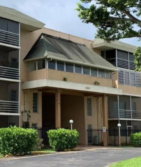 4848 NW 24th Court 105 Lauderdale Lakes FL 33313