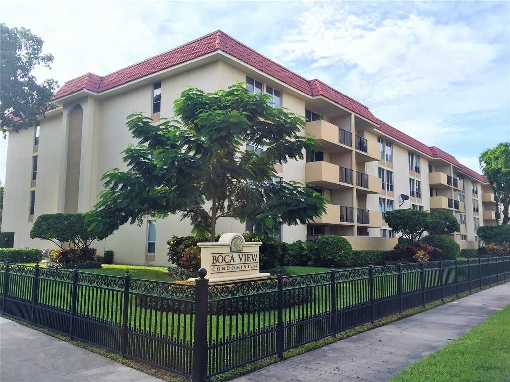 Photo of 1000 Spanish River Road #4D, Boca Raton, FL 33432 (MLS # F10446433)
