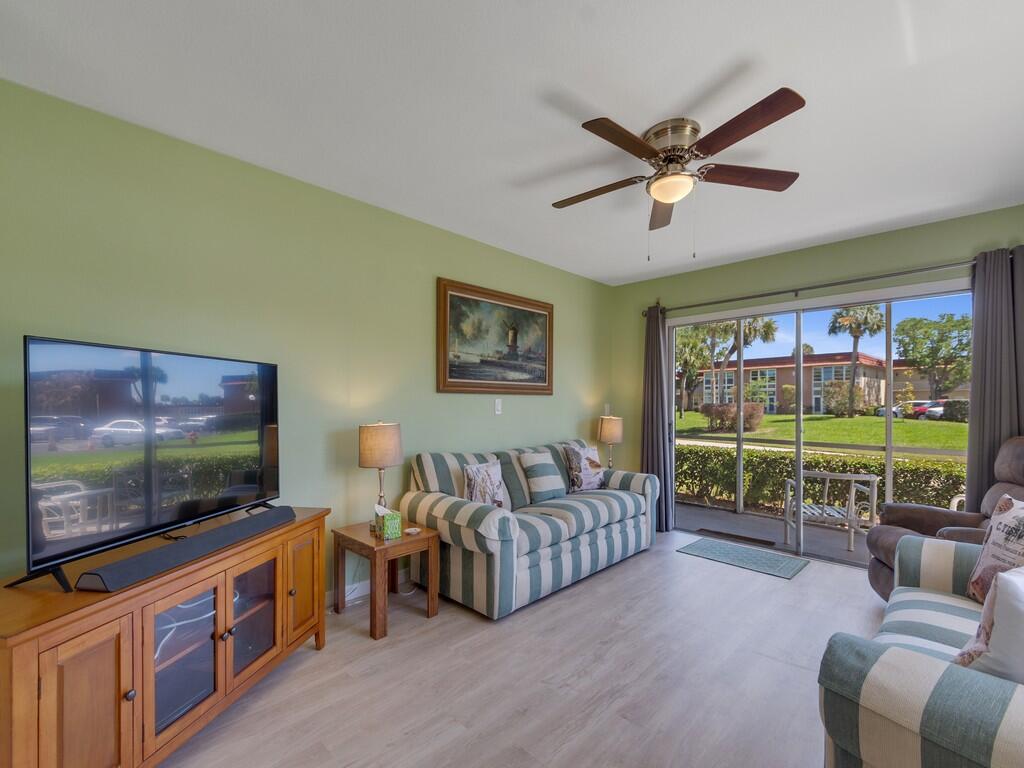 95 Spring Lake Drive 101