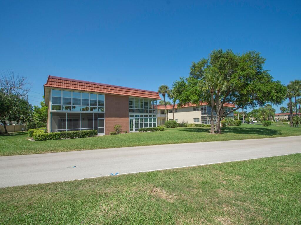 VISTA ROYALE PHASE IV BLDGS 83-111 - Residential