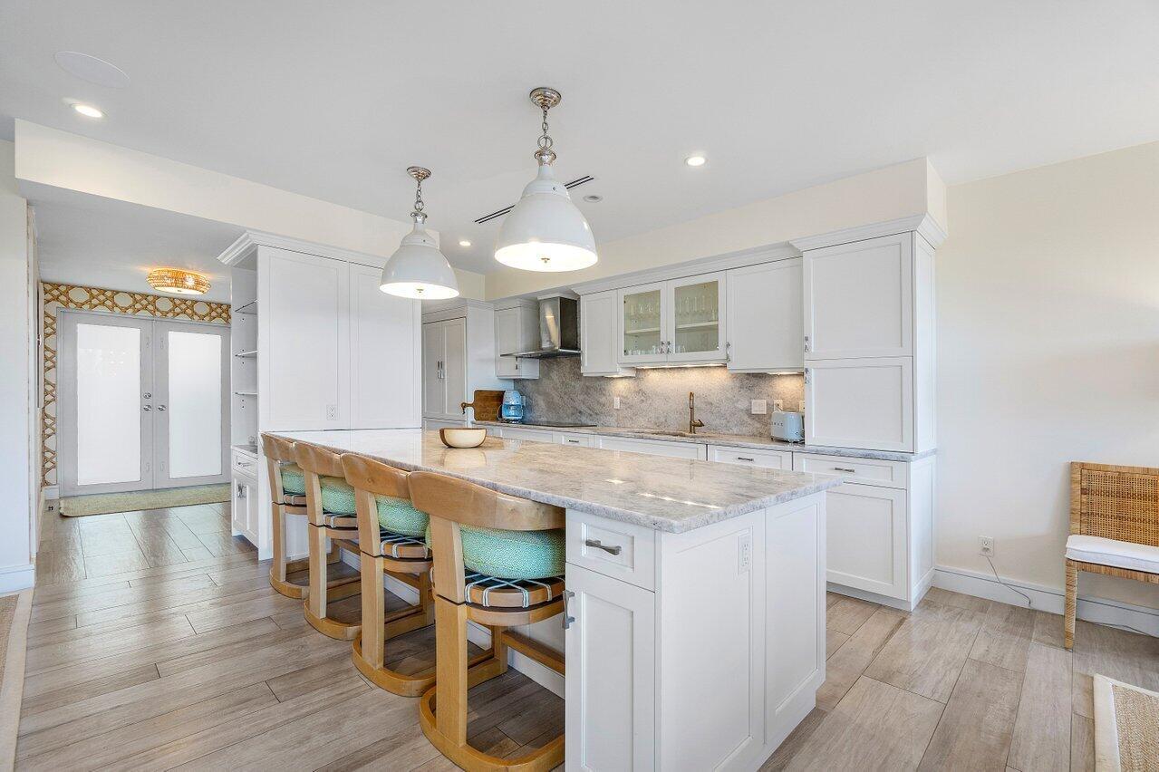 REEF CONDO - Residential