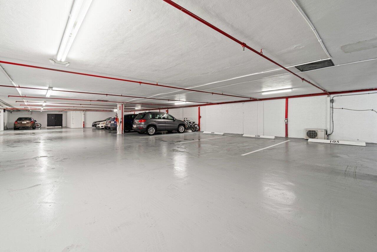 REEF CONDO - Residential