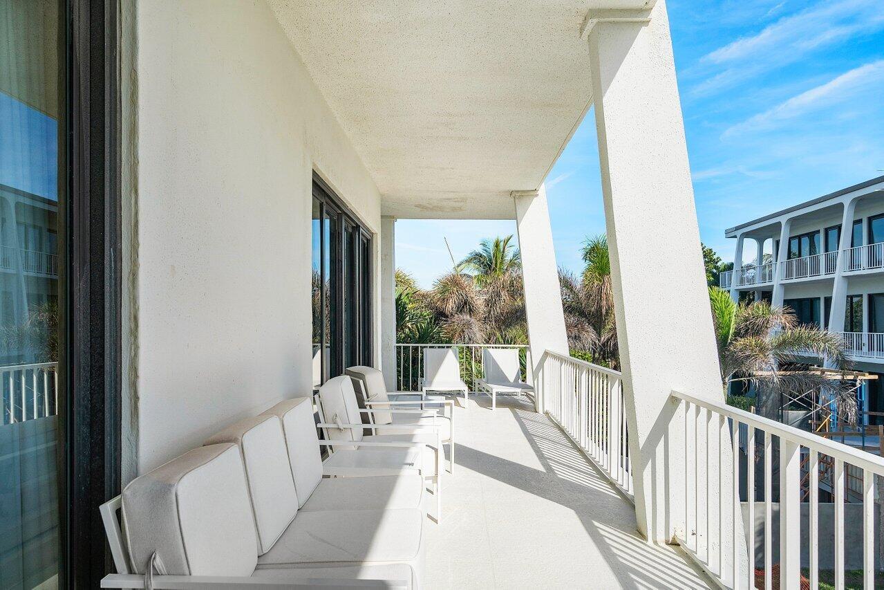 REEF CONDO - Residential