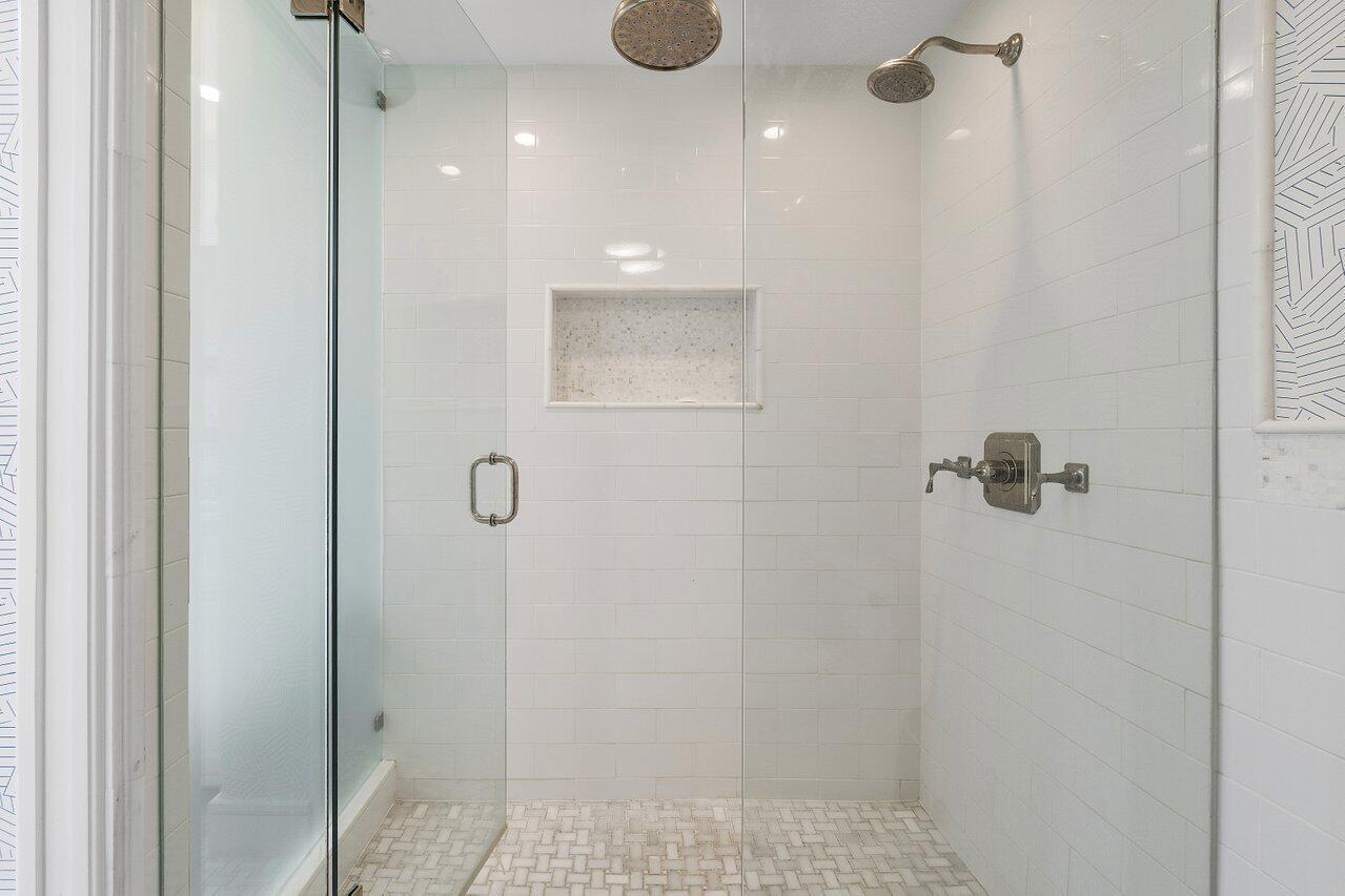 REEF CONDO - Residential