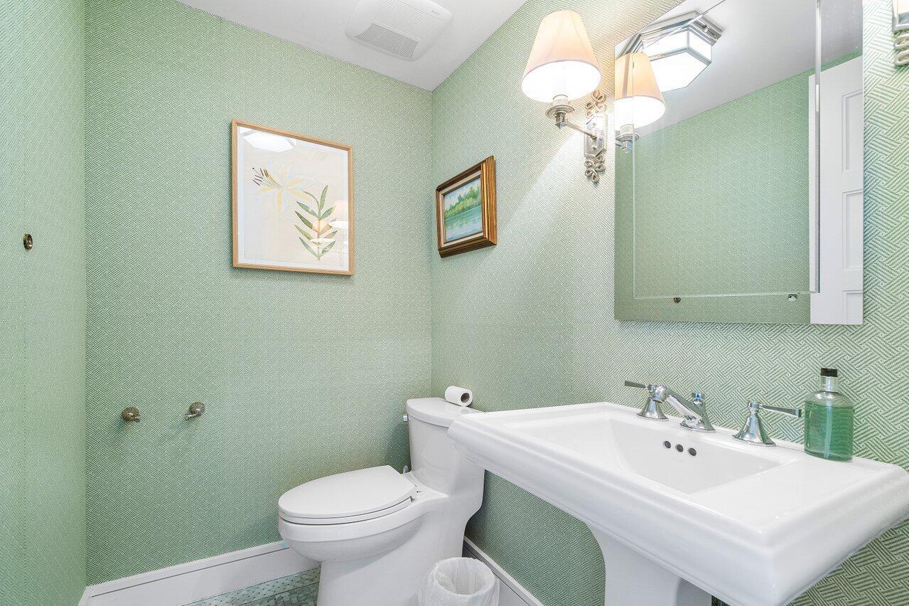 REEF CONDO - Residential