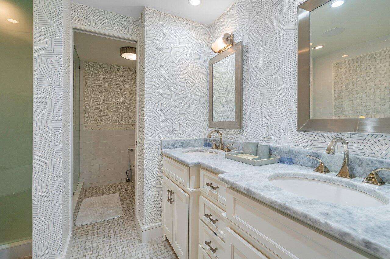 REEF CONDO - Residential