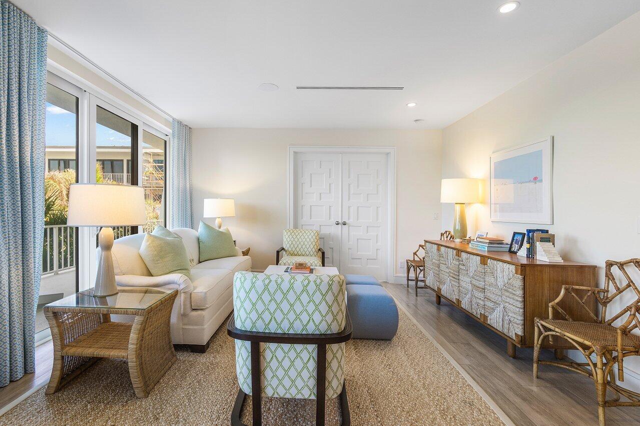 REEF CONDO - Residential