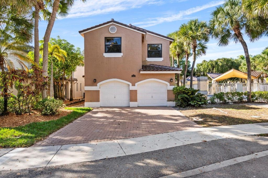 Photo of 9838 Fairway Cove Lane, Plantation, FL 33324 (MLS # F10542196)
