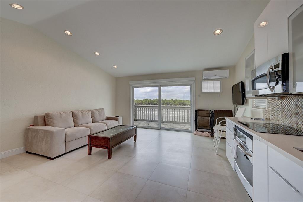 1800 N OCEAN DR 210