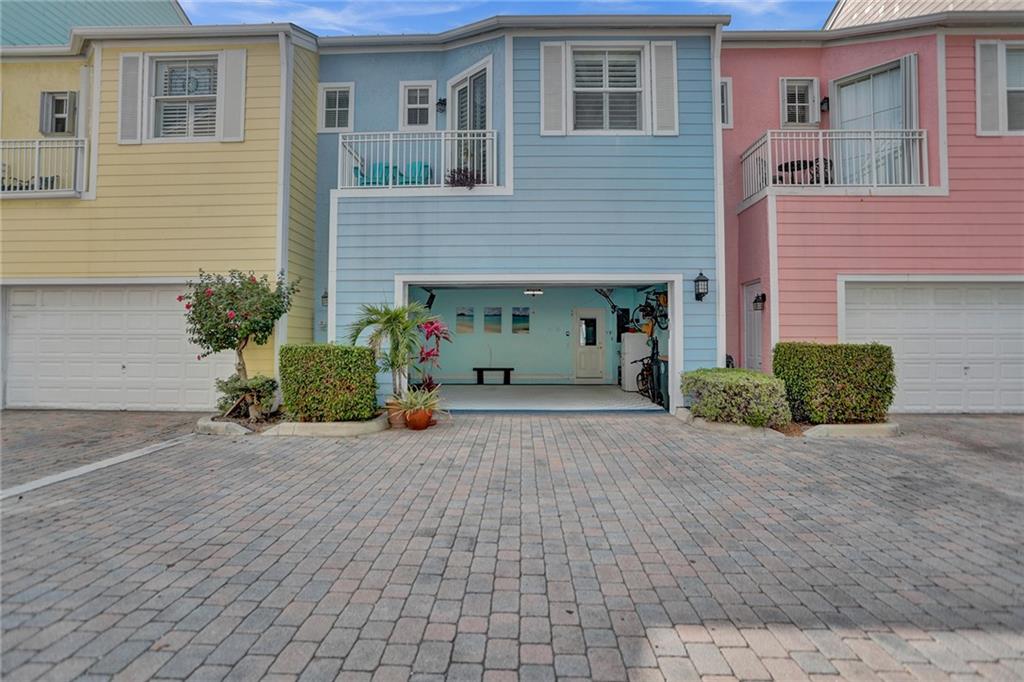 LIGHTHOUSE POINT - Residential