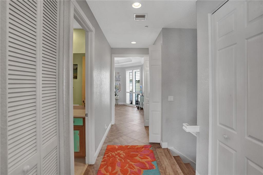 LIGHTHOUSE POINT - Residential