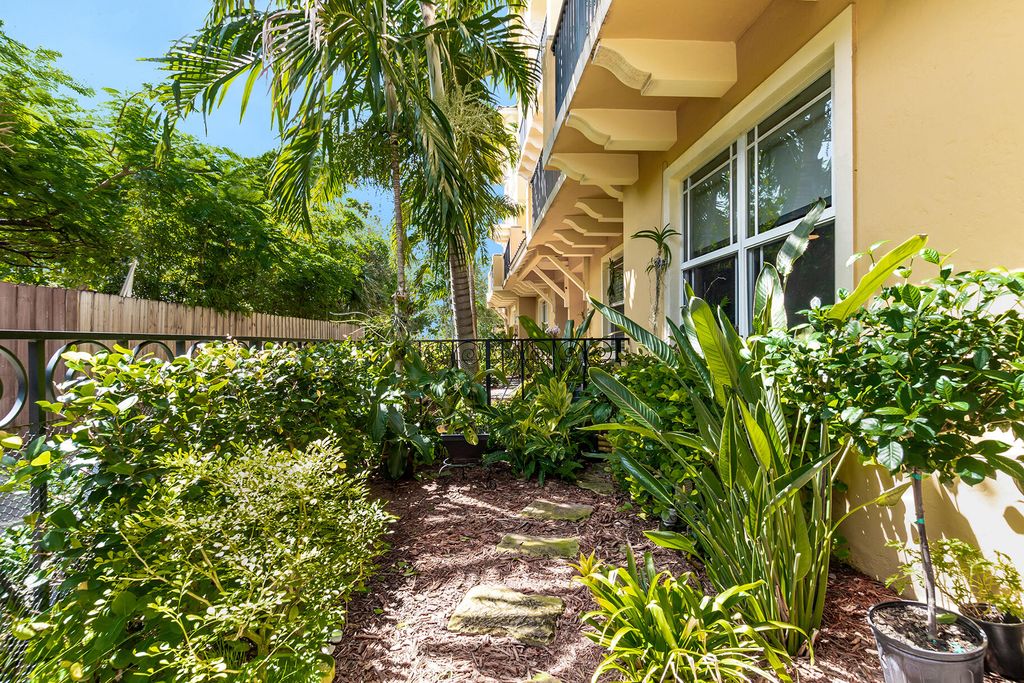 Photo of 218 S Federal Highway #2, Lake Worth Beach, FL 33460 (MLS # R11136939)