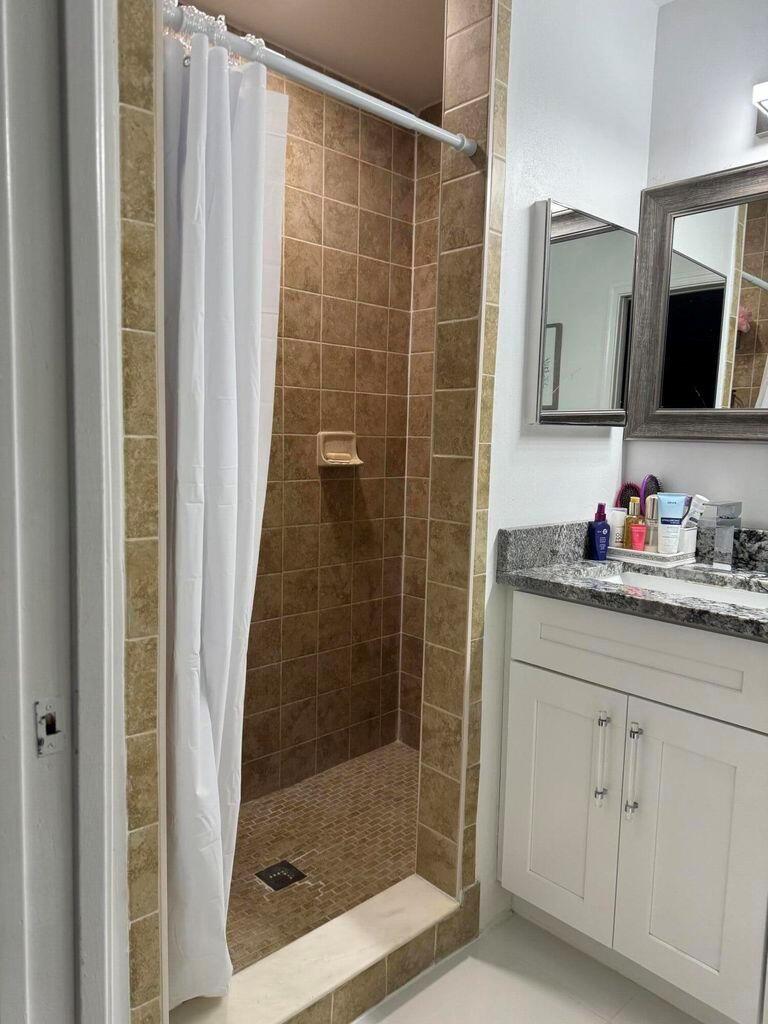 WELLINGTON TRACE - Residential Lease