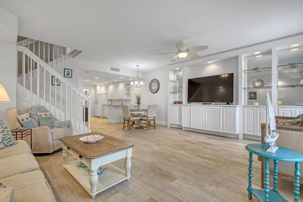 Photo of 128 Radcliffe Court, Jupiter, FL 33458 (MLS # R10802501)