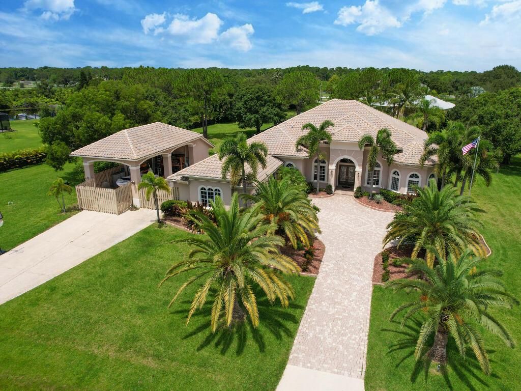 Photo of 2400 SW San Antonio Drive, Palm City, FL 34990 (MLS # R10904167)