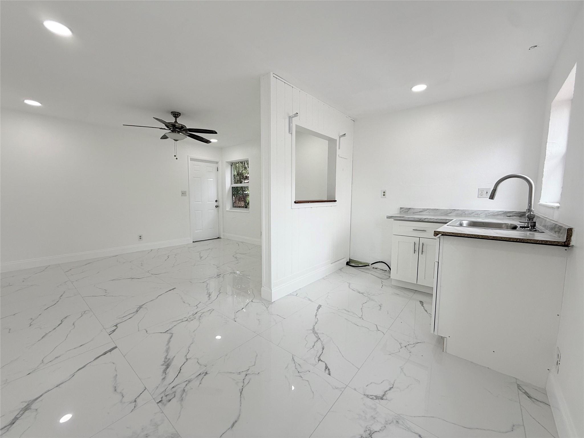 Hollywood South Side Add - Residential Lease