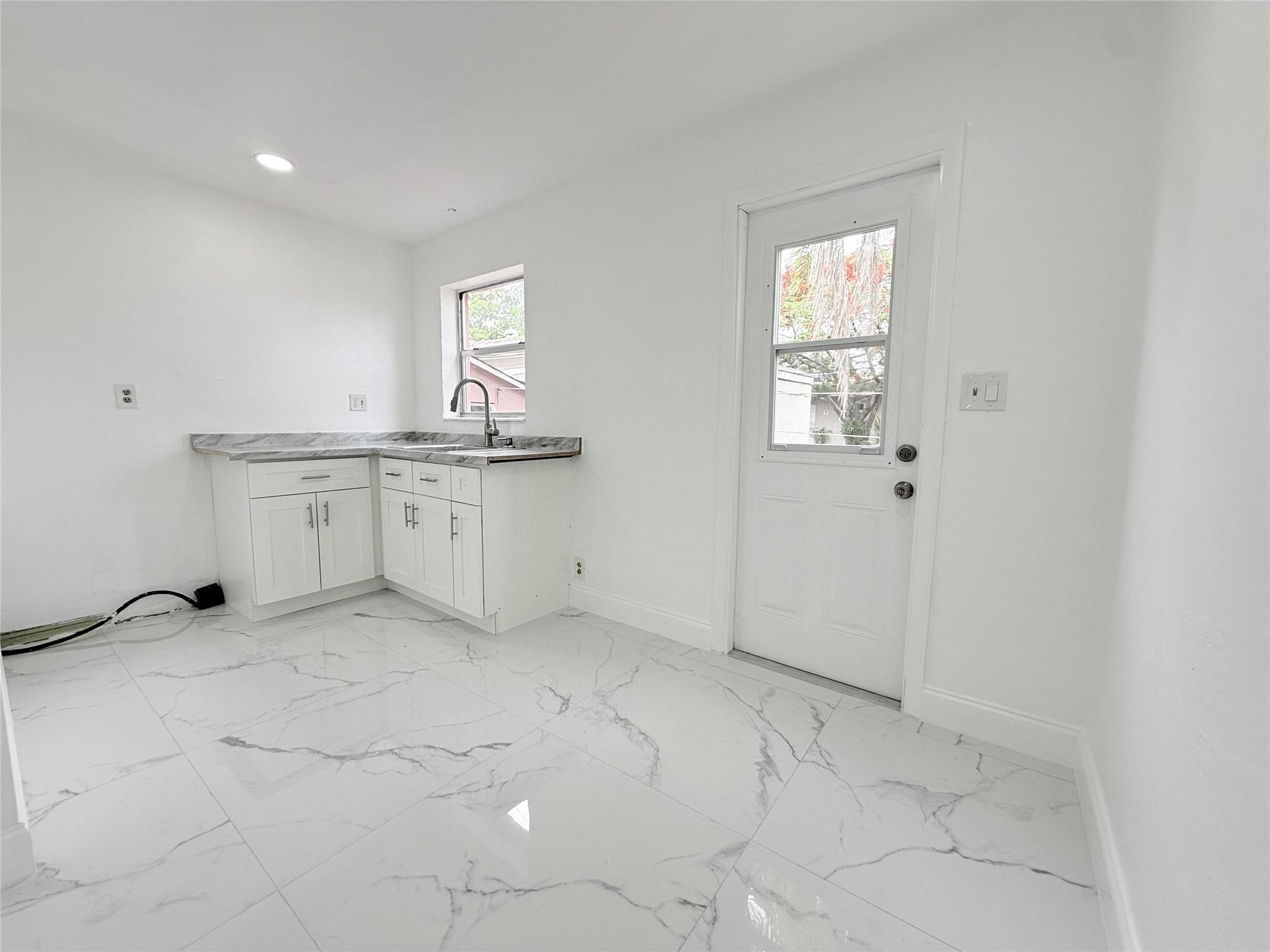 Hollywood South Side Add - Residential Lease