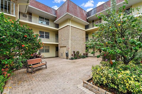 Photo of 5570 Tamberlane Circle #131, Palm Beach Gardens, FL 33418 (MLS # B26024434)