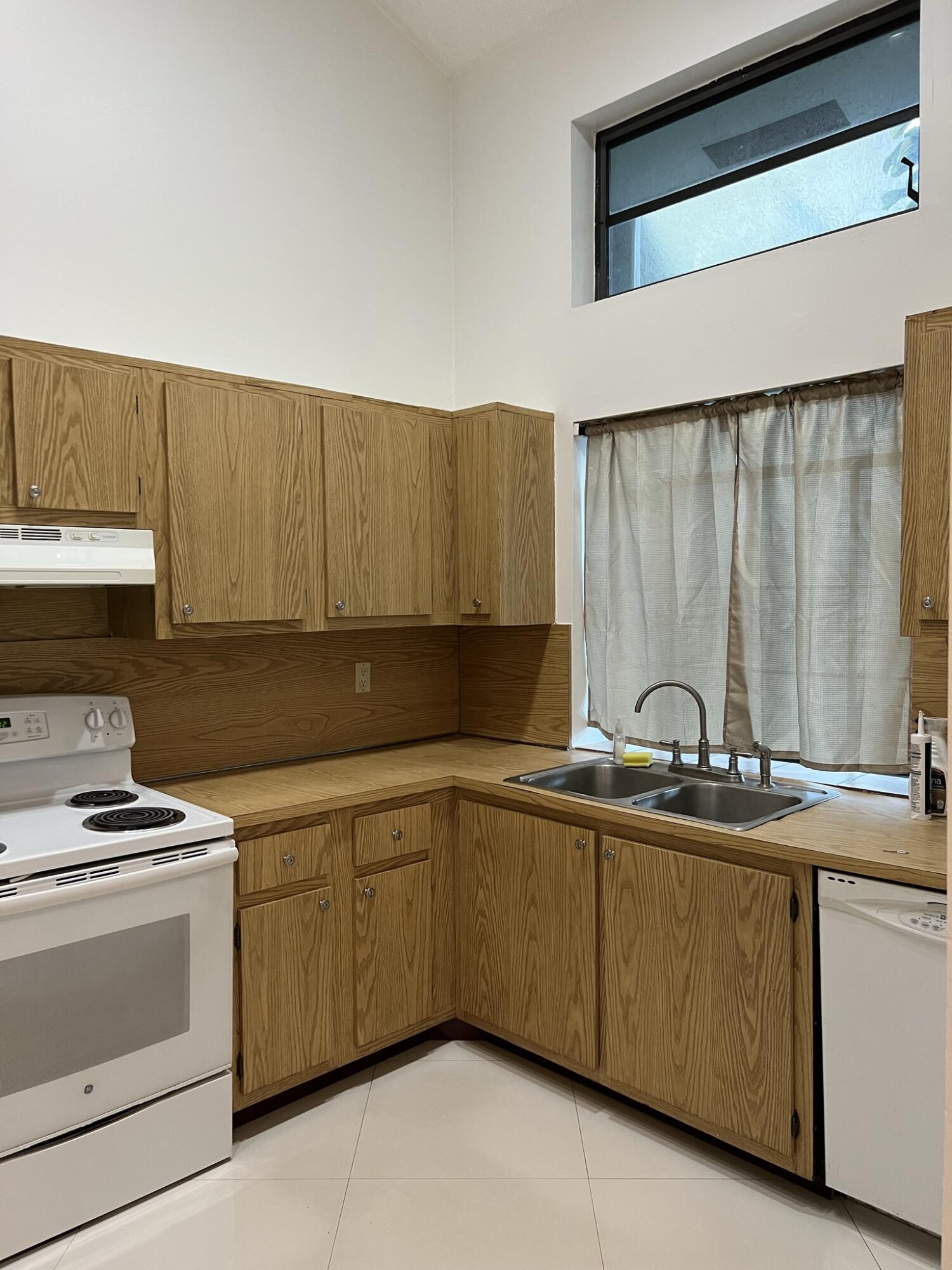 LOFTS OF OAKLAND - Residential