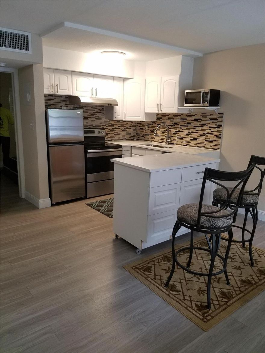 Just renovated 1 bedroom, 1 bath with private fenced in backyard. Beautiful granite counters and stainless steel appliances, central ac, dishwasher, and wood floors. Located on Sunrise Blvd just 2 blocks West of US1. Great location for local shops, restaurants and entertainment. Minutes from the beach and a quick ride to downtown Fort Lauderdale and Las Olas.  Water and trash included in rent. 1 months rental deposit for qualified applicants. Building repainted with new landscaping. All pets welcome! Call now won't last !!!
lovely 8-unit multi-family property with a beautiful central courtyard. Landlord uses all natural pest control and low VOC paints. ALL our units are steamed cleaned to disinfect before move in.