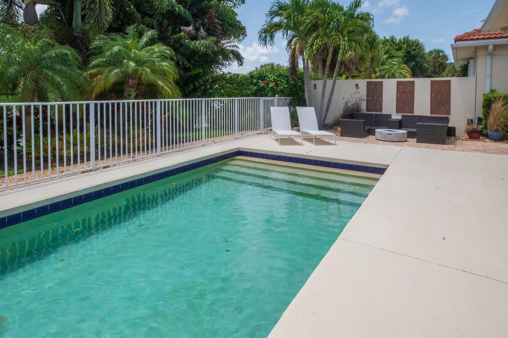 Photo of 247 Kelsey Park Circle, Palm Beach Gardens, FL 33410 (MLS # R11104892)